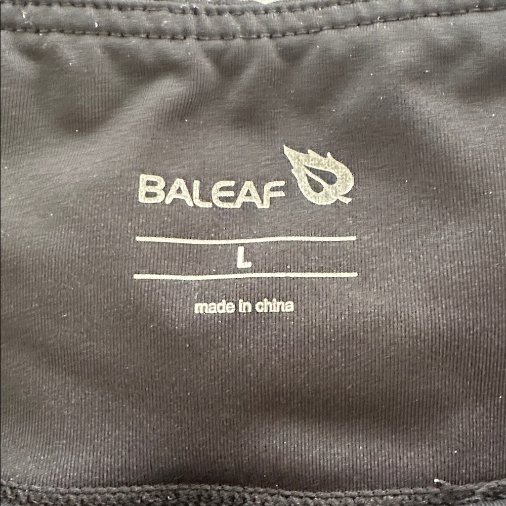 Baleaf shorts w/pockets - Picture 3 of 3